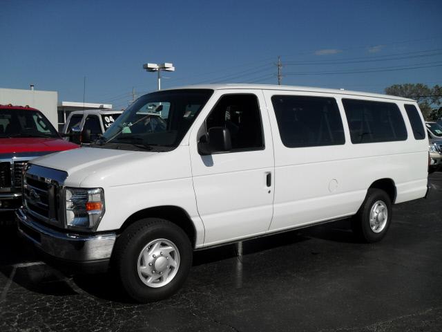Ford Econoline Wagon 2008 photo 1