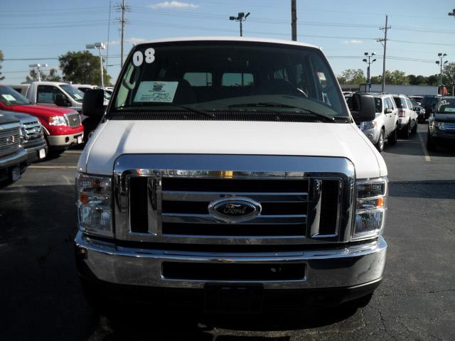Ford Econoline Wagon 2008 photo 2