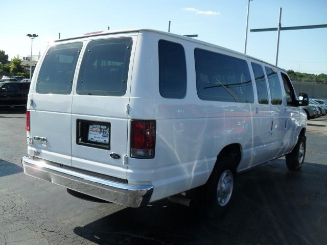 Ford Econoline Wagon 2008 photo 4