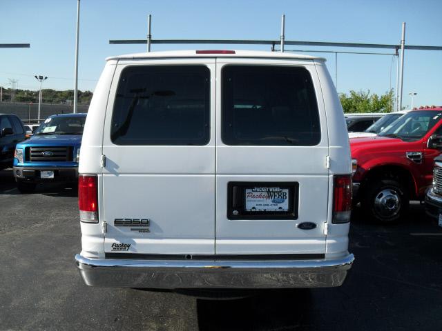 Ford Econoline Wagon 2008 photo 5