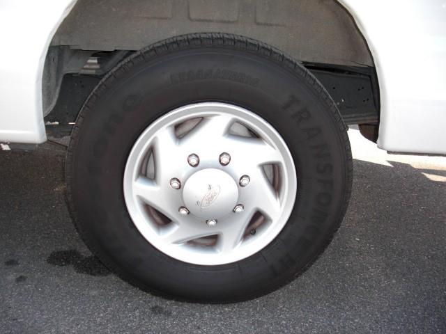 Ford Econoline Wagon 2008 photo 2