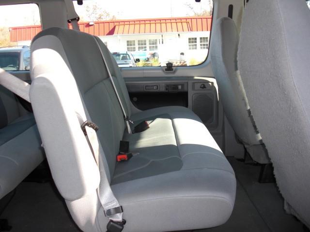 Ford Econoline Wagon 2008 photo 3