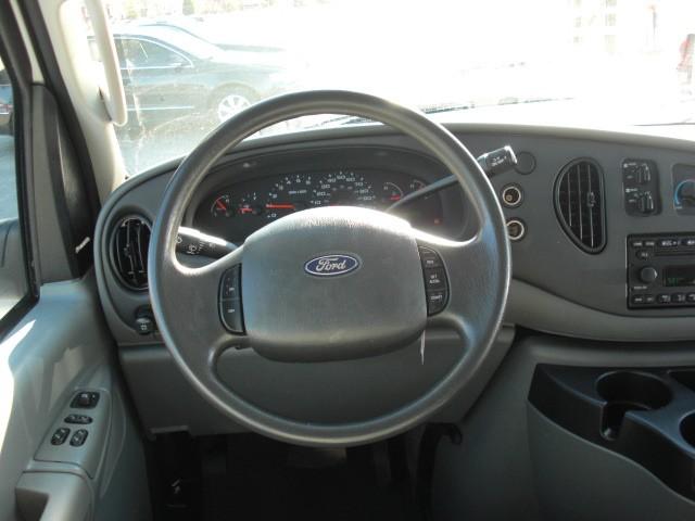 Ford Econoline Wagon 2008 photo 4