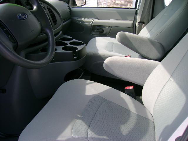 Ford Econoline Wagon 2008 photo 5