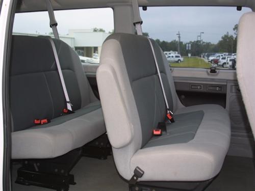 Ford Econoline Wagon 2008 photo 2