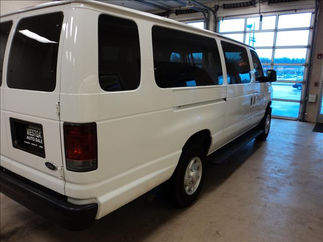 Ford Econoline Wagon 2008 photo 4