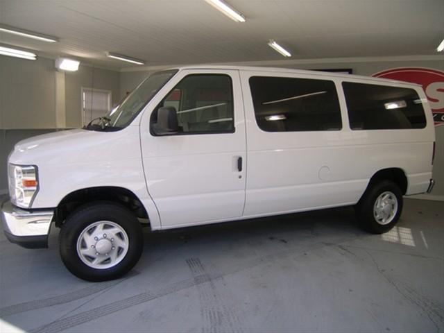 Ford Econoline Wagon 2008 photo 2
