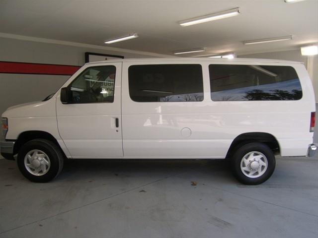 Ford Econoline Wagon 2008 photo 3