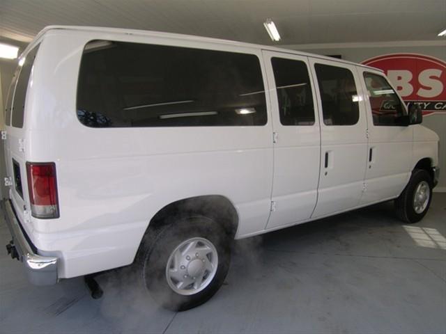 Ford Econoline Wagon 2008 photo 4