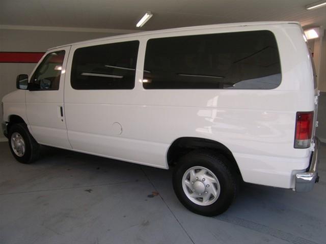 Ford Econoline Wagon 2008 photo 5
