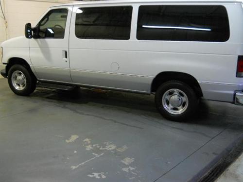 Ford Econoline Wagon 2008 photo 1