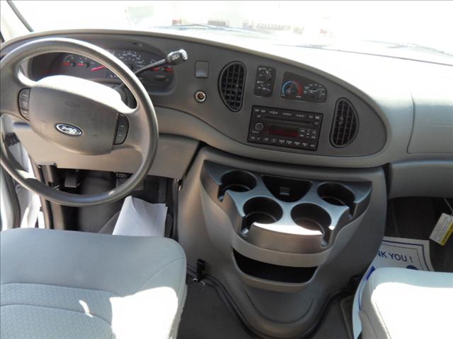 Ford Econoline Wagon 2008 photo 5