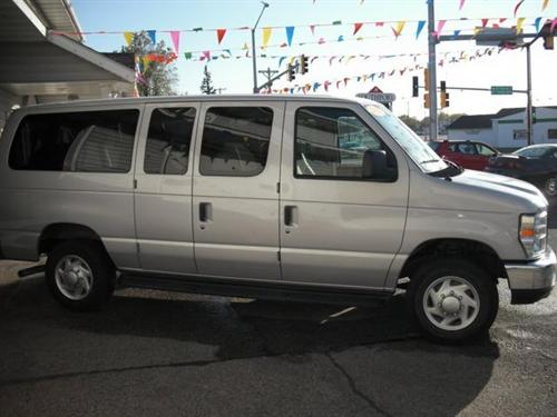 Ford Econoline Wagon 2008 photo 2