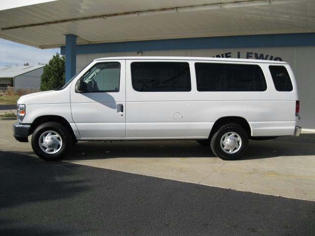 Ford Econoline Wagon 2008 photo 1