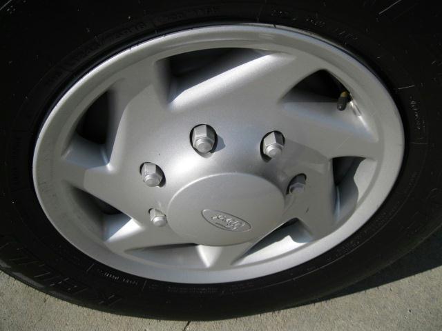 Ford Econoline Wagon 2008 photo 2