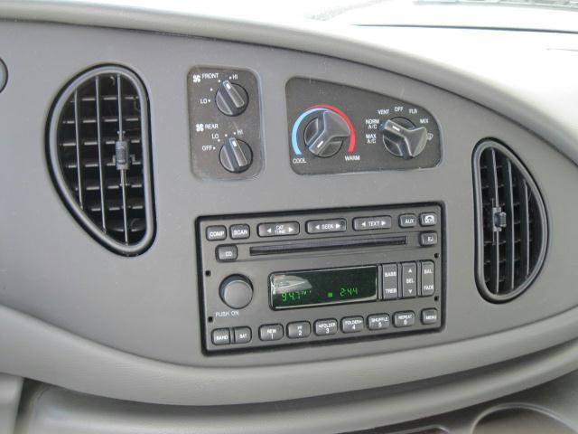 Ford Econoline Wagon 2008 photo 4