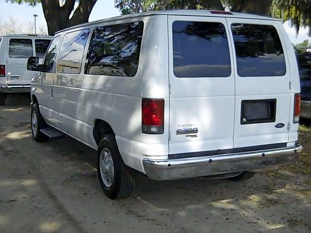 Ford Econoline Wagon 2008 photo 3