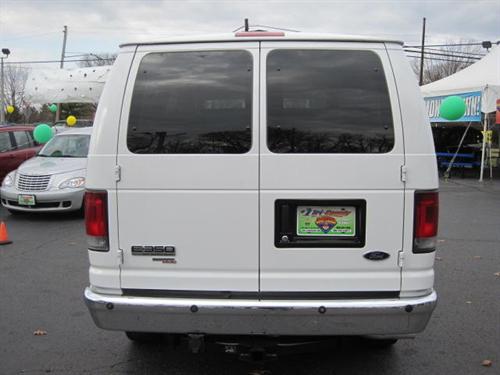 Ford Econoline Wagon 2008 photo 1