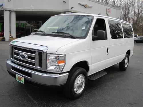 Ford Econoline Wagon 2008 photo 2