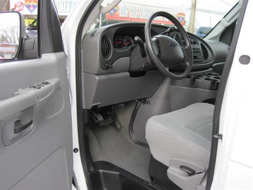 Ford Econoline Wagon 2008 photo 3