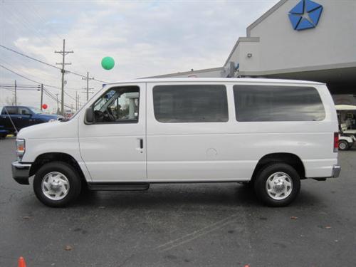 Ford Econoline Wagon 2008 photo 4