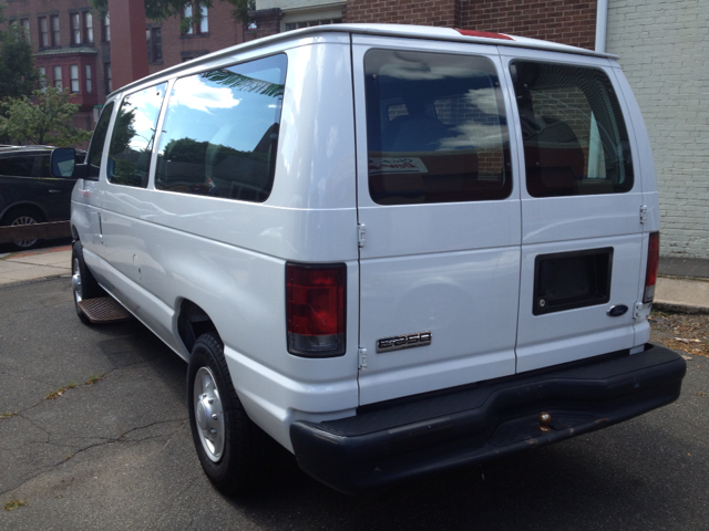 Ford Econoline Wagon Awd-turbo Passenger Van
