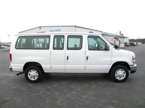 Ford Econoline Wagon 2008 photo 2