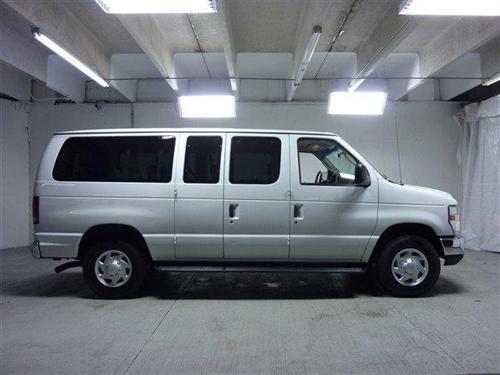 Ford Econoline Wagon 2008 photo 1