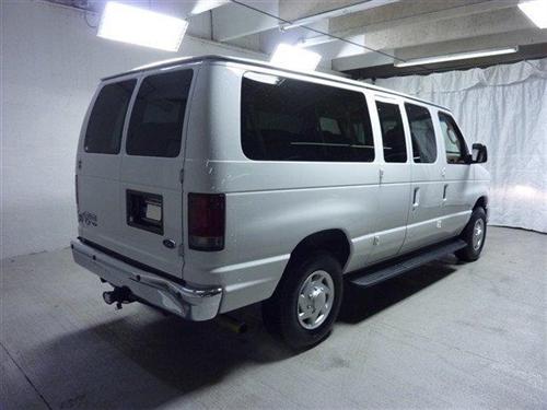 Ford Econoline Wagon 2008 photo 2
