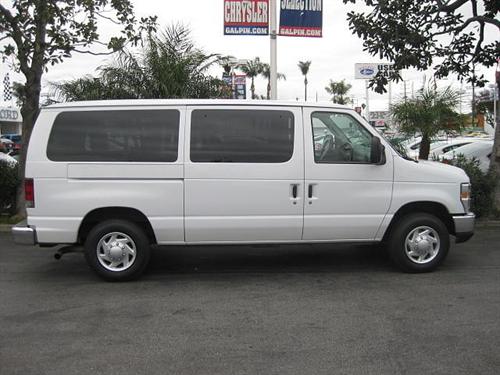 Ford Econoline Wagon 2008 photo 1