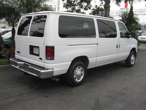 Ford Econoline Wagon 2008 photo 2