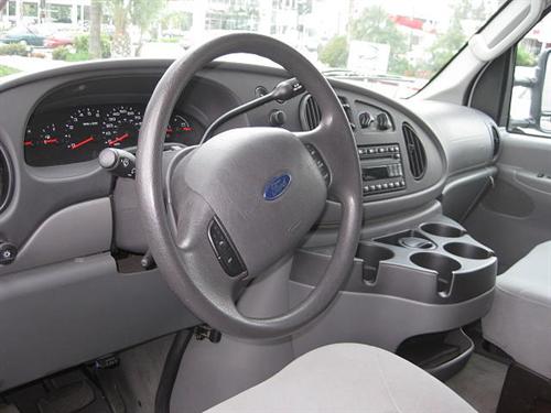 Ford Econoline Wagon 2008 photo 3