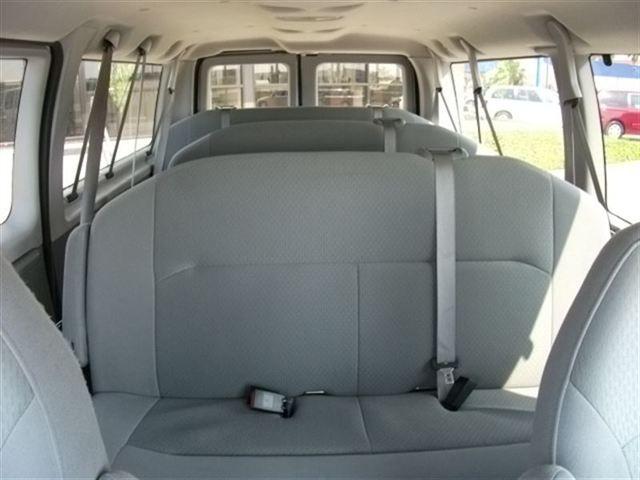 Ford Econoline Wagon 2008 photo 3