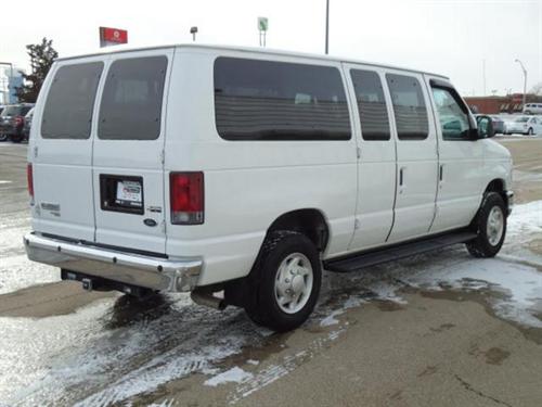 Ford Econoline Wagon 2008 photo 4
