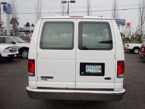 Ford Econoline Wagon 2008 photo 2