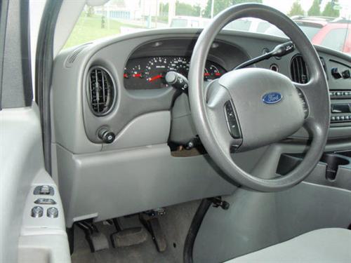 Ford Econoline Wagon 2008 photo 4