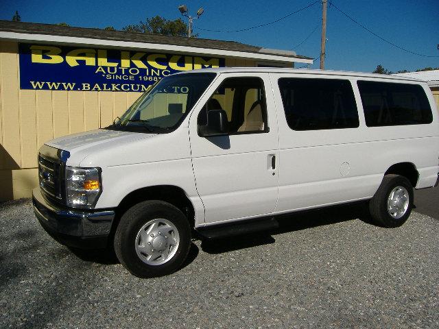 Ford Econoline Wagon 2008 photo 1