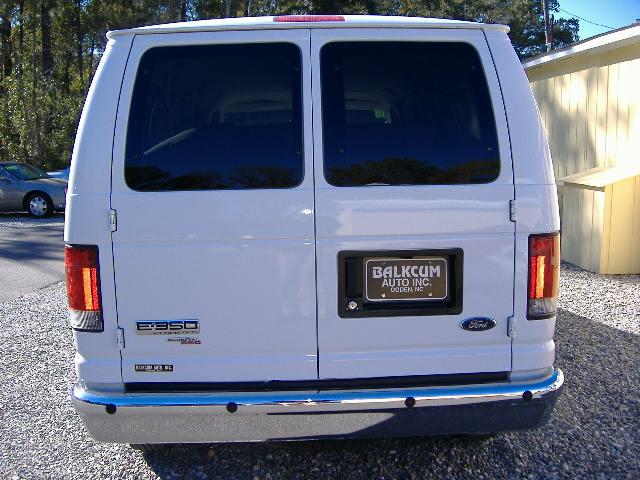Ford Econoline Wagon 2008 photo 3