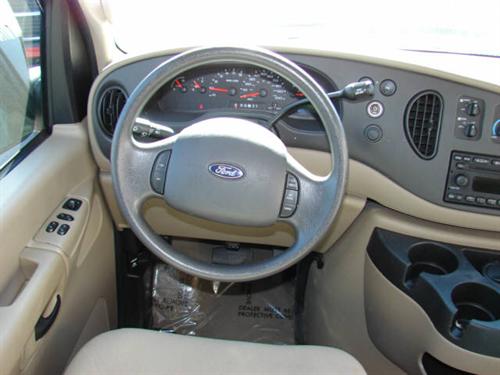 Ford Econoline Wagon 2008 photo 2