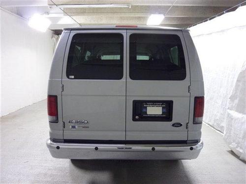 Ford Econoline Wagon 2008 photo 2