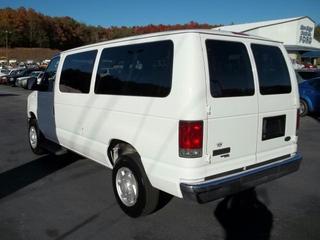 Ford Econoline Wagon 2008 photo 2