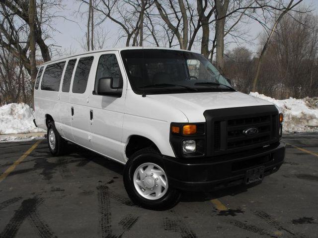 Ford Econoline Wagon 2008 photo 4
