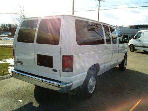 Ford Econoline Wagon 2008 photo 2
