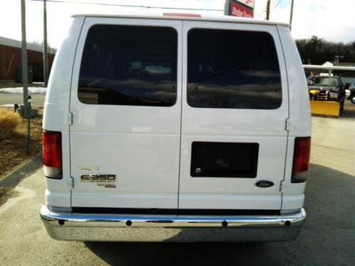 Ford Econoline Wagon 2008 photo 3