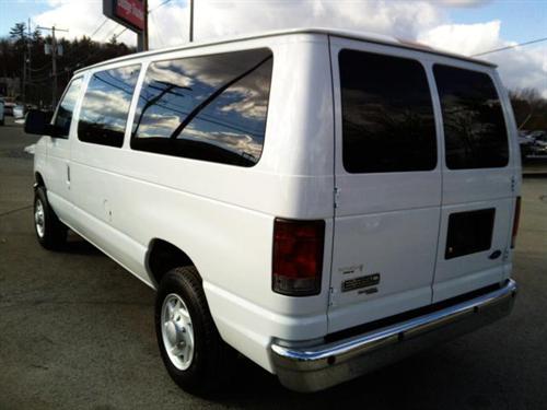 Ford Econoline Wagon 2008 photo 4