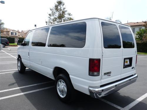 Ford Econoline Wagon 2008 photo 3
