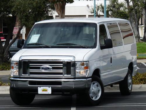 Ford Econoline Wagon 2008 photo 1