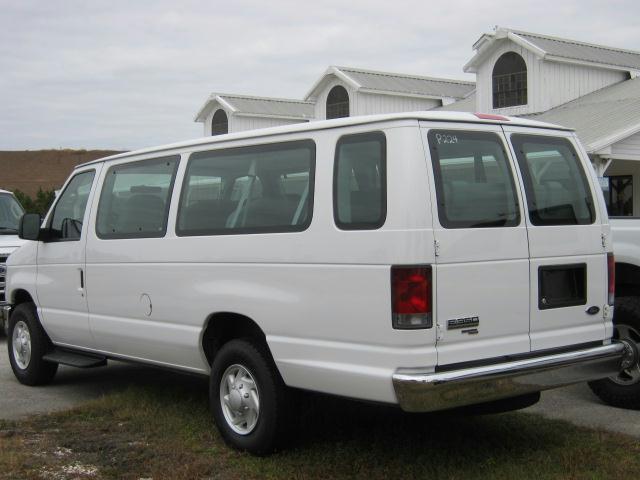 Ford Econoline Wagon 2008 photo 2