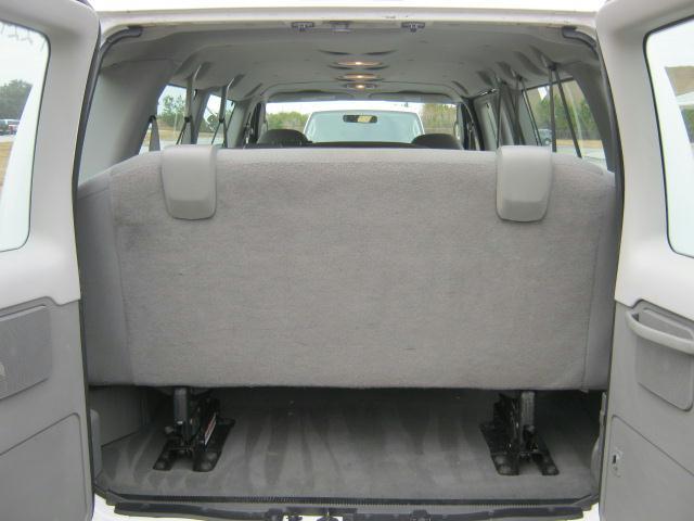 Ford Econoline Wagon 2008 photo 3