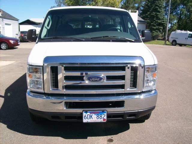 Ford Econoline Wagon 2008 photo 4